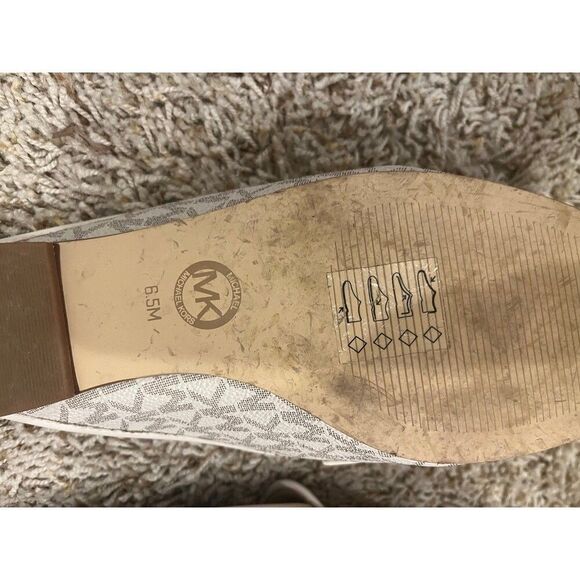 MICHAEL KORS SHOES MULES SLIP ONS WOMEN SIZE 6.5 Cream color with MK LOGO - Picture 8 of 9